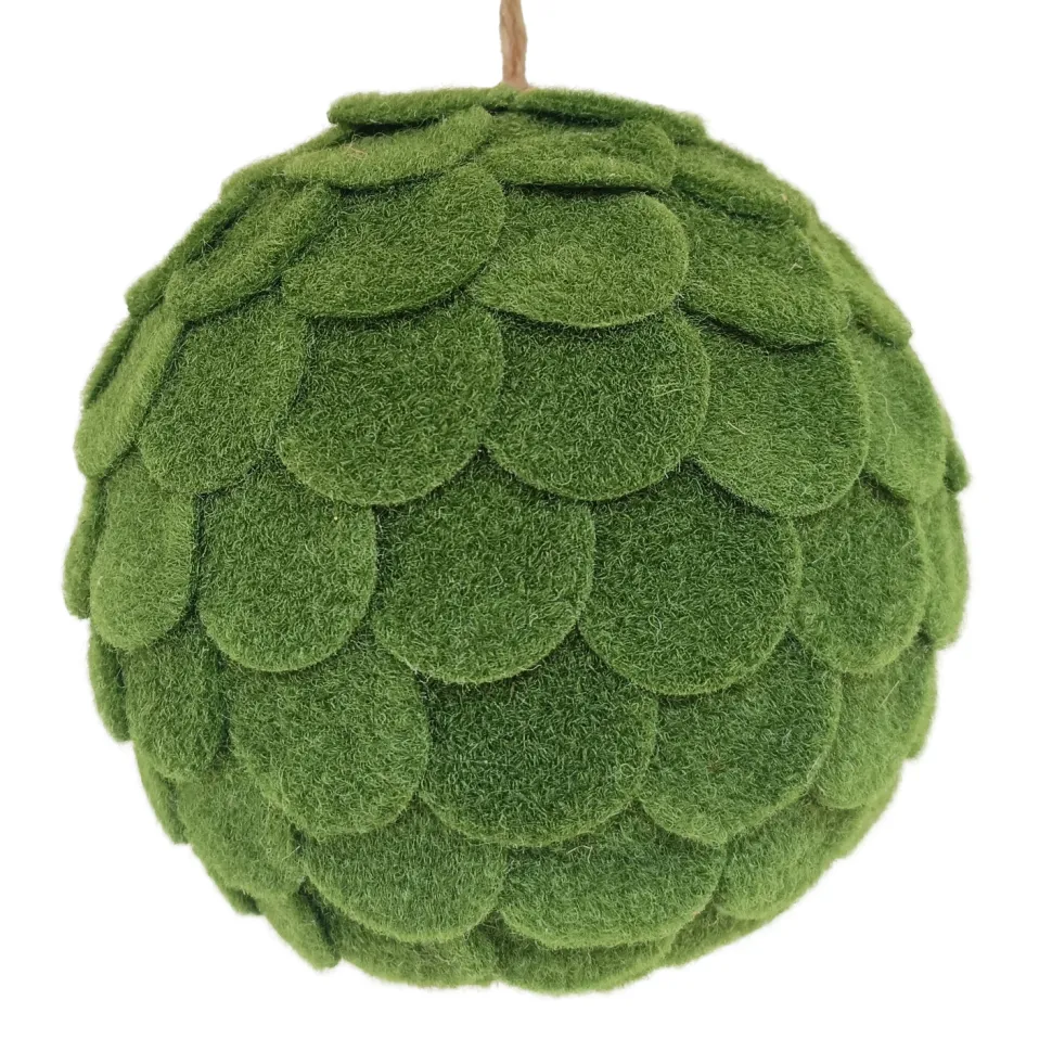 BALL FABRIC FELT SCALLOP 4.5″ GREEN